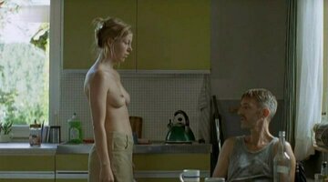 Jule_B__we_-_Gefangene__2006__3_-_nackt.avi_snapshot_00.19__2019.12.23_12.08.24_.jpg