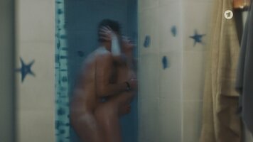 Jule_B__we_-_Tatort_-_Die_Kalten_und_die_Toten__2021__-_1080p_-_nackt.mp4_snapshot_00.23.461.jpg