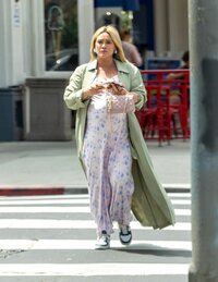 hilary-duff-with-her-mom-in-la-04-24-2024-6.jpg