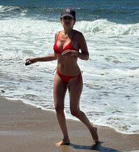isabel macedo in bikini 03.jpg
