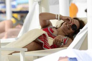 barbara d'urso fuori-di-seno-vacanze-2013.jpg