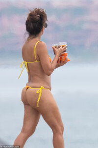 Eva_Longoria_New_Bikini_Pic_19.jpg