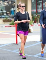 Reese+Witherspoon+Reese+Witherspoon+Hits+Gym+xhn_dDGUrR8x.jpg