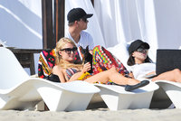 Paris_Hilton_Bikini_Candids_on_the_Beach_in_Malibu_July_6_2013_33.jpg