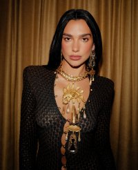dualipa_1745949887358.jpg