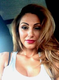 Anna-Tatangelo-Gigi-DAlessio-Amore-02.jpg