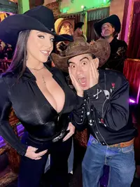 GqrnAzVagAAvZQK.webp