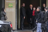 Milano-Barbara-Berlusconi-esce-dallhotel-Armani-le-foto-6.jpg