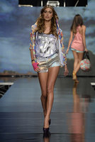 20131018-Belen-Rodriguez-on-the-runway-for-imperfect-12.jpg