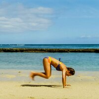 julia-mancuso-in-bikini-working-out-on-the-beach_13.jpg