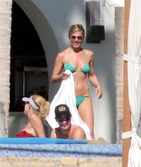 janiston-cox-bikini-31dec13-01 - Copia.jpg