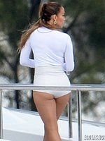 Jennifer-Lopez-Booty-While-Filming-a-Video-on-a-Yacht-in-Miami-06-435x580.jpg