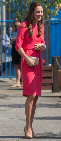 kate-middleton-visits-an-m-pact-plus-counselling-programme-in-london-july-2014_4.jpg