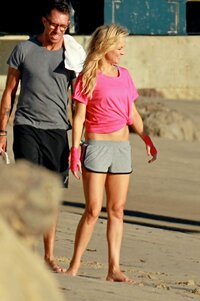 kate-hudson-on-set-of-a-photoshoot-in-malibu-11102014-7.jpg