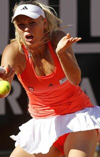 caroline-wozniacki-cameltoe-052611.jpg