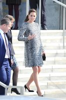 kate-middleton-style-visiting-the-turner-contemporary-gallery-in-margate-march-2015_20.jpg