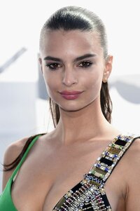 Emily Ratajkowski (10).jpg