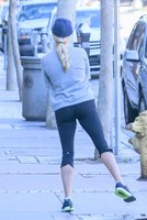 reese-witherspoon-heading-to-a-yoga-class-in-los-angeles-11-04-2015_26.jpg