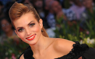 Aurora Ruffino 08.jpg