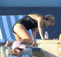 Reese-Witherspoon-in-Black-Swimsuit--14.jpg