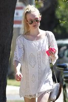 elle-fanning-out-and-about-in-los-angeles-160_11.jpg