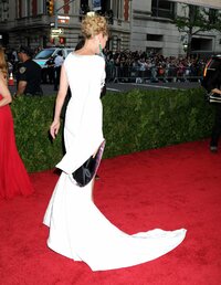uma-thurman-at-china-through-the-looking-glass-costume-institute-benefit-gala_3.jpg