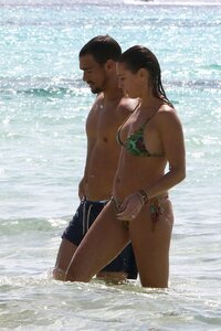 Flavia-Pennetta-in-Bikini-2016--07.jpg