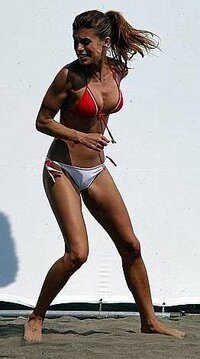 elisabetta-canalis-costume-rosso.jpg