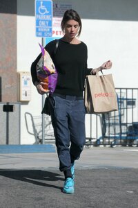 Elisabetta-Canalis--Shopping-at-Petco--11.jpg