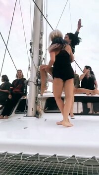 Nina Dobrev - Bikini Instagram Story.mp4_snapshot_00.02_[2017.03.27_14.10.07].jpg