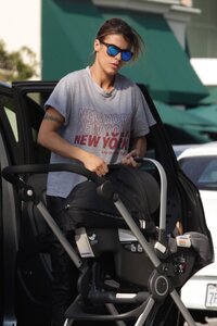 elisabetta_canalis_out_for_lunch022.jpg