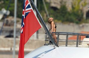 gwyneth-paltrow-in-bikini-at-a-yacht-in-st.-tropez-06-19-2017_23.jpg