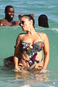 48601749_hqcelebcorner-38.jpg