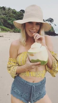 CelebsFlash.com_SJU_Nude_Priv_IG_082017__98_.jpg