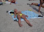 donna-in-topless-foto-spiaggia-tette.jpg