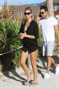 58572357_hqcelebcorner-20.jpg