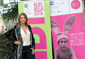 Paola+Minaccioni+Alice+Nella+Citta+2017+Presentation+vuJihPJuIz8x.jpg