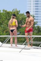 Britney-Spears--Bikini-candids-on-a-Yacht-in-Miami--24.jpg