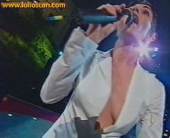 Giorgia_-_Giacca_scollata_senza_reggiseno_oops.avi_000018000.png