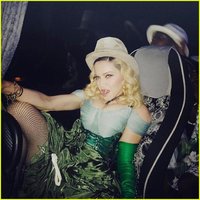 madonna-shares-rare-photo-of-all-six-kids-together-02.jpg