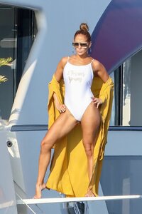Jennifer-Lopez-Sexy-TheFappeningBlog.com-14-1.jpg