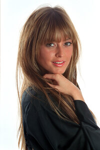 91023_HollyValance_6188_122_1036lo.jpg