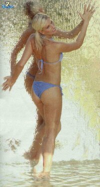 laura freddi in bikini blu 01.jpg