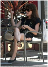 selma blair al lunch 03.jpg