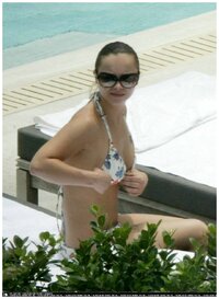 christina ricci in bikini 03.jpg
