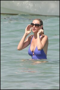 uma thurman in costume blu 19.jpg