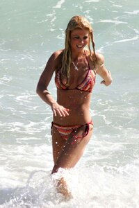 tara reid in bikini 10.jpg