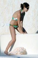 sarah michelle gellar in bikini 10.jpg