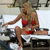 tara reid in bikini rosso 08.jpg