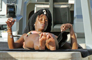 naomi campbell in bikini 08.jpg